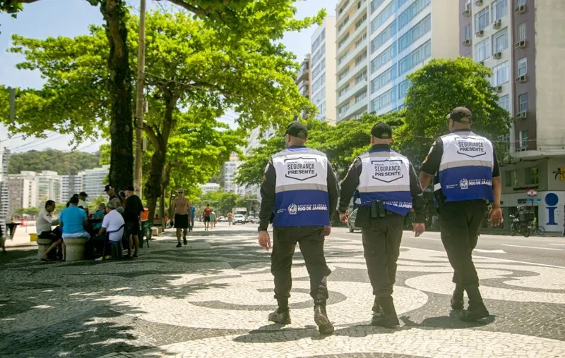 Ambos foram levados para a 76ª DP