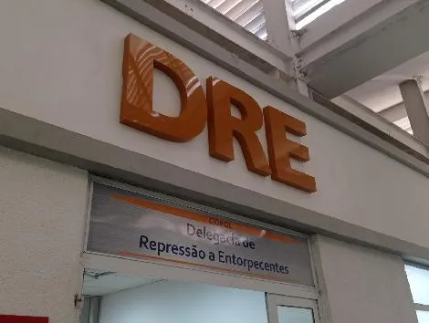 A prisão contou com a participação da Delegacia de Repressão a Drogas (DRE/RJ)