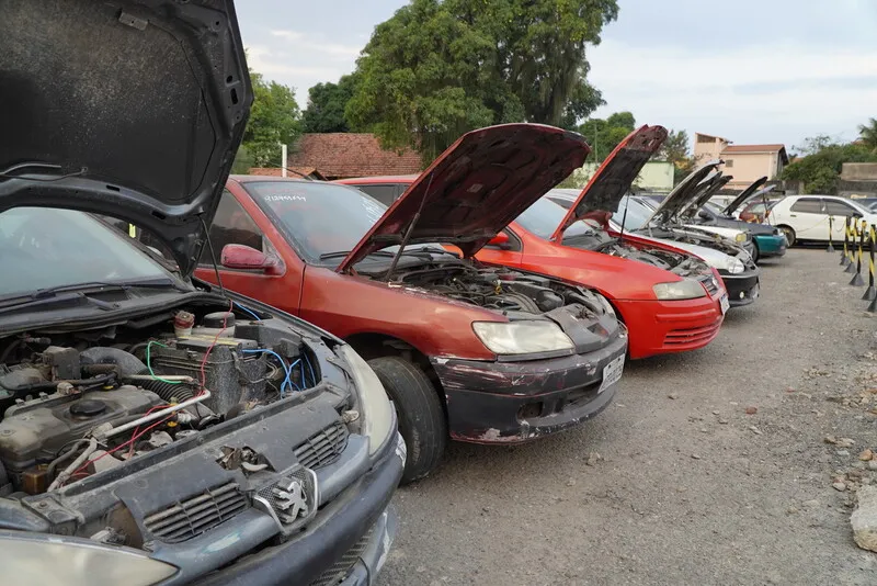 Serão leiloados carros que não foram reclamados passado o prazo de 60 dias.