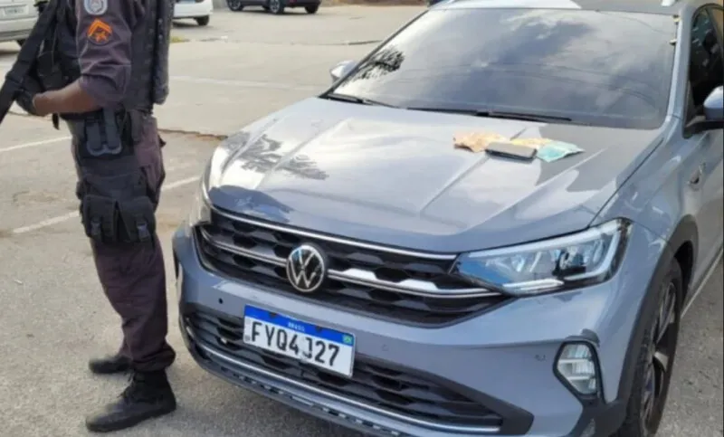 Carro roubado em SG é recuperado pela polícia em Cabo Frio