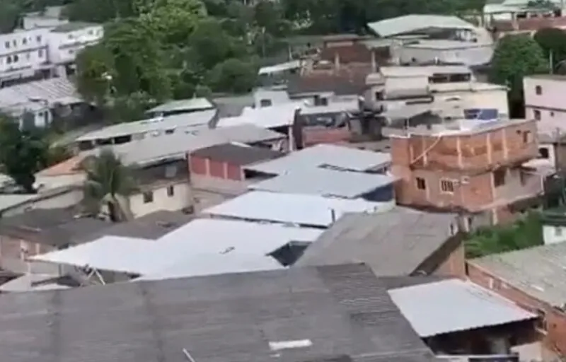 O confronto entre policiais e criminosos ocorreu nesta quarta (8) na comunidade Santa Maria