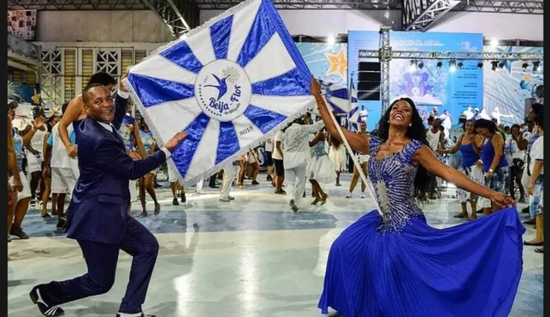 A escola de samba entrará na casa para trazer o clima do Carnaval para os brothers e sisters