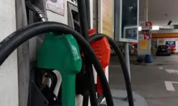 A busca de um acordo que retire a gasolina do rol de itens essenciais prossegue