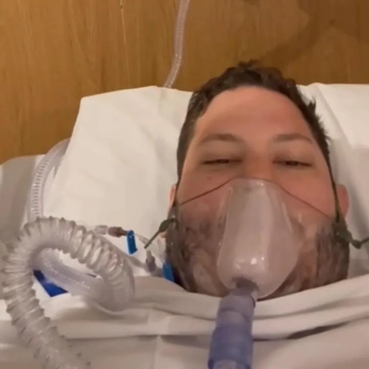 O médico ortopedista Daniel Sonnewend Proença, de 32 anos, já está falando e respirando sem a ajuda de aparelhos