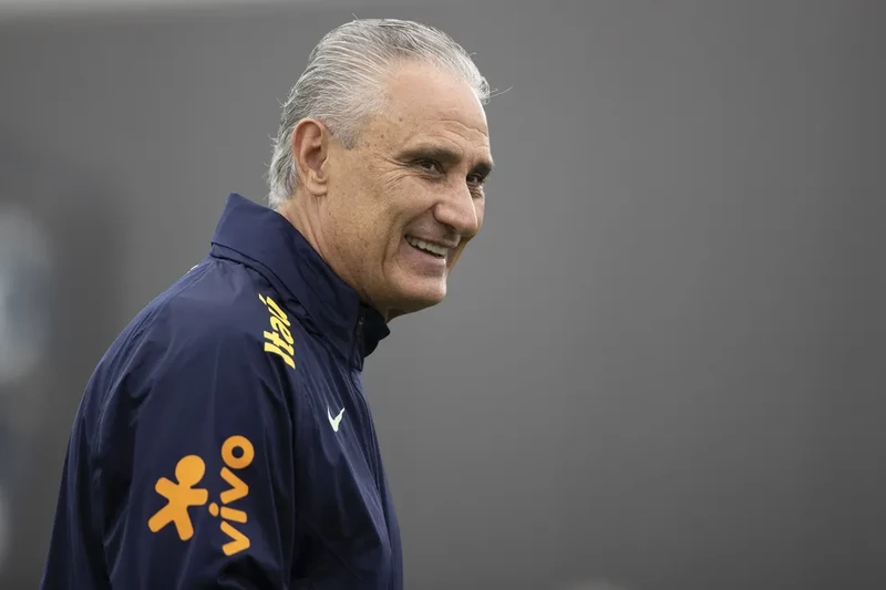 Tite chegou a dizer que não treinaria em 2023, mas foi convencido pelo Flamengo