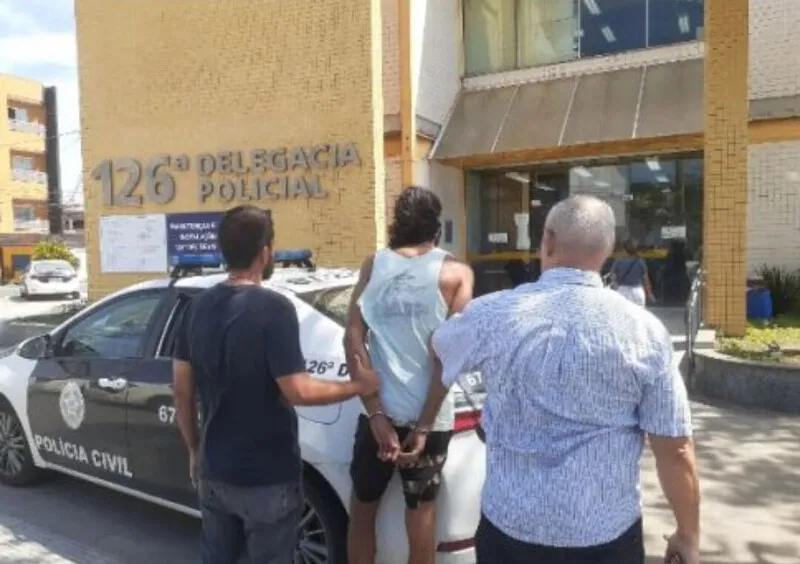 Ele foi encaminhado para a 126 DP (Cabo Frio) e será transferido para um presídio na capital