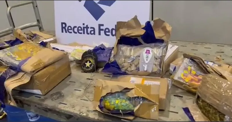 Agentes da Receita Federal apreenderam 33 encomendas postais nos Correios do Rio, com drogas e anabolizantes