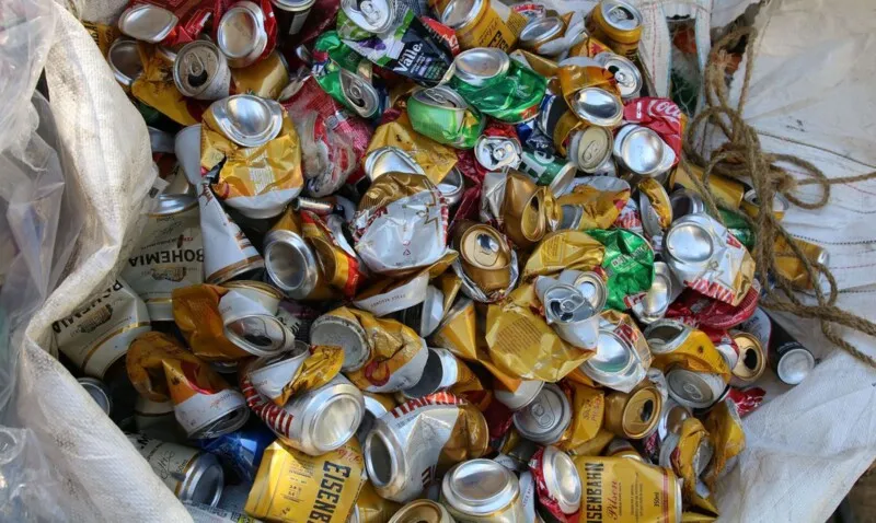 Foram coletadas cerca de 7 toneladas de latinhas na Sapucaí