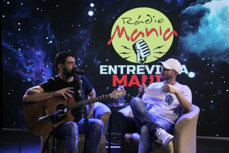 Yuri em participação na Rádio Mania