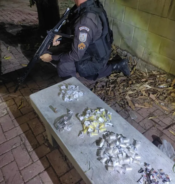 Drogas e dinheiro foram apreendidos