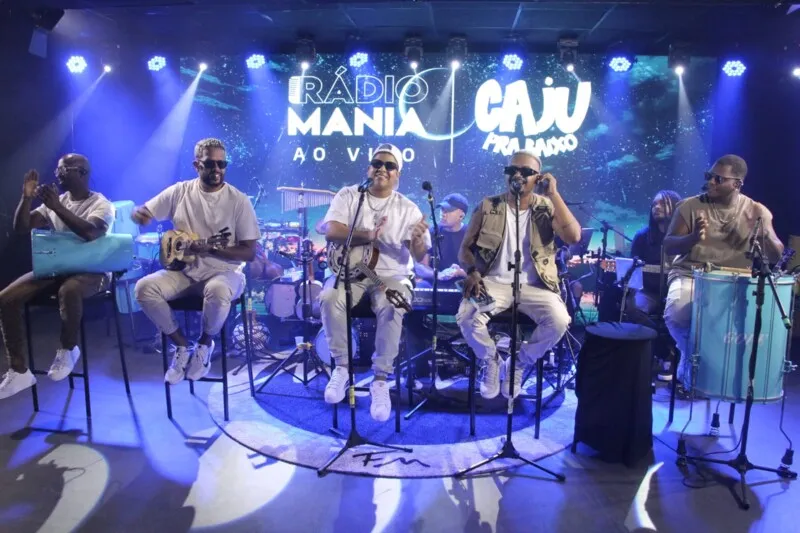 Quinteto de pagode se apresentou no programa Mania Ao Vivo na tarde desta terça (04/04)