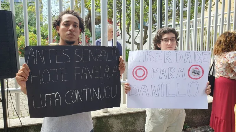 Manifestação em frente ao Fórum de Niterói pede justiça por Danilo Félix