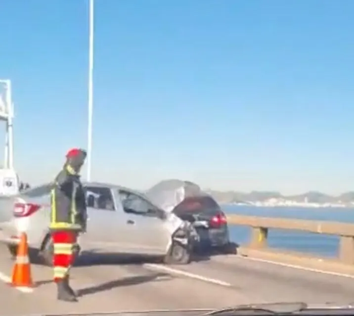 Dois carros se envolveram no acidente