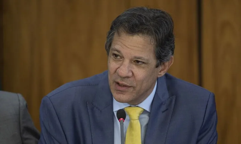 Haddad fez a declaração na portaria do Ministério, antes de partir para um encontro com Lula no Palácio do Planalto e representa um recuo do governo