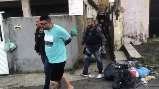 Os criminosos anunciavam os celulares roubados em um site de compras