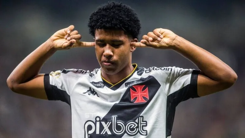 Jogador foi comprado pelo Chelsea, mas retornou emprestado ao time carioca