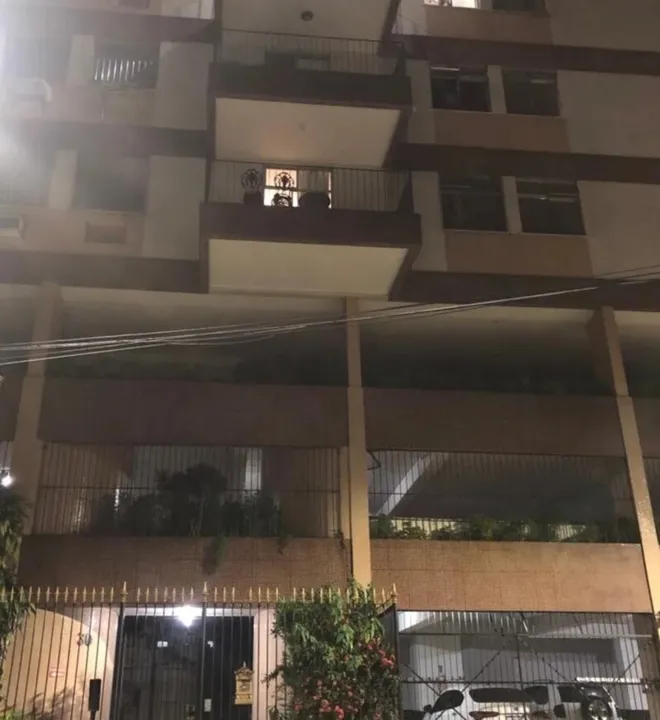 Apartamento fica no segundo andar de prédio no Andaraí