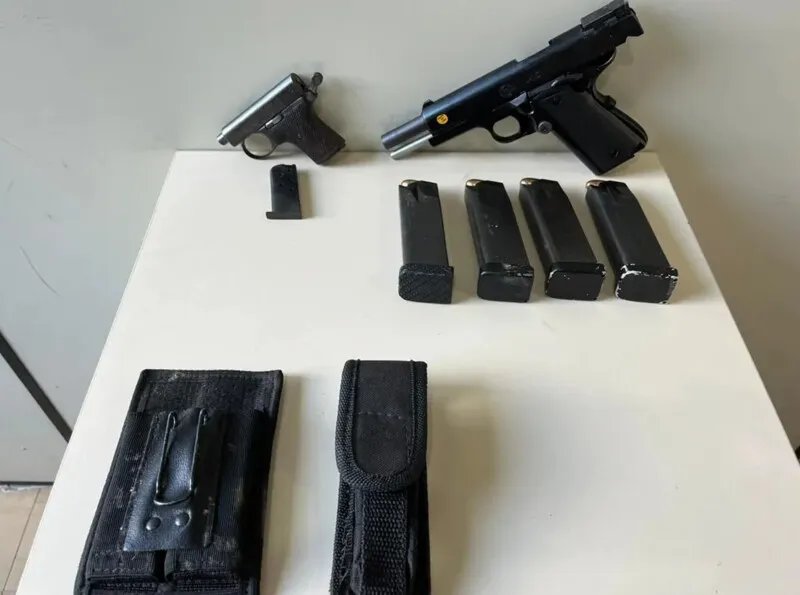 Armas e munições foram encontradas na casa do acusado