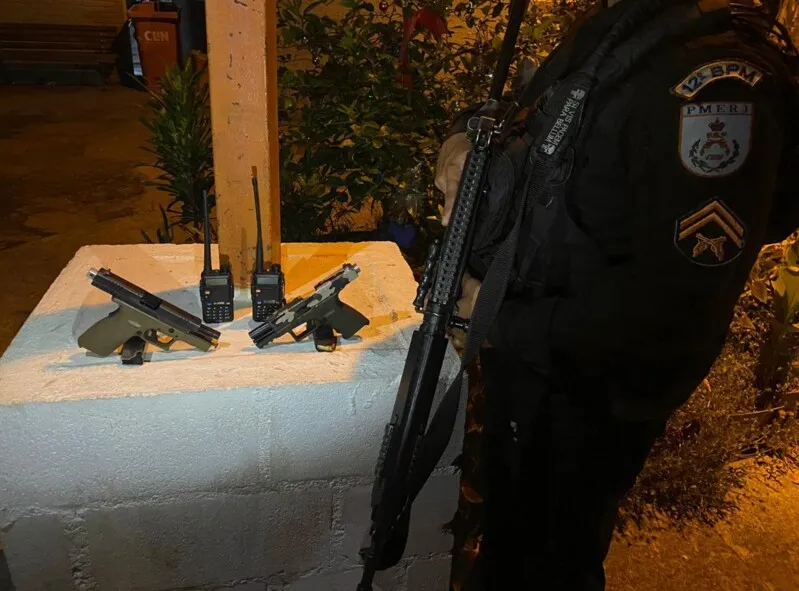 Agentes do 12ºBPM apreenderam arma, munições e rádios