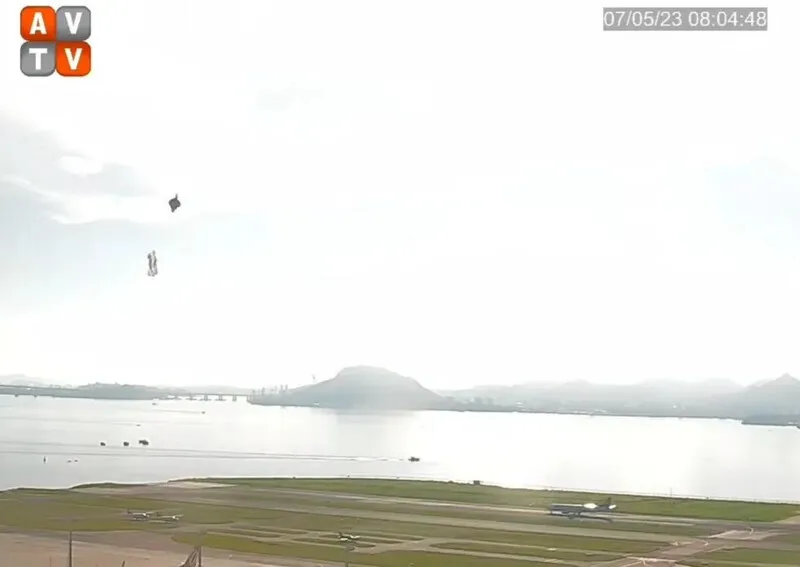 Balão cai no Aeroporto Santos Dumont e provoca alteração em voo que pretendia aterrissar no Rio