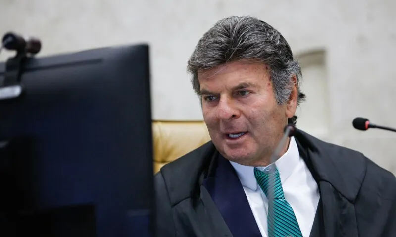 Fux determinou o envio da ação para outra instância da Justiça pelo fato de que Jair Bolsonaro perdeu o foro privilegiado