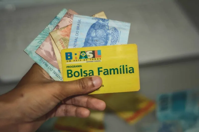 O valor mínimo corresponde a R$ 600