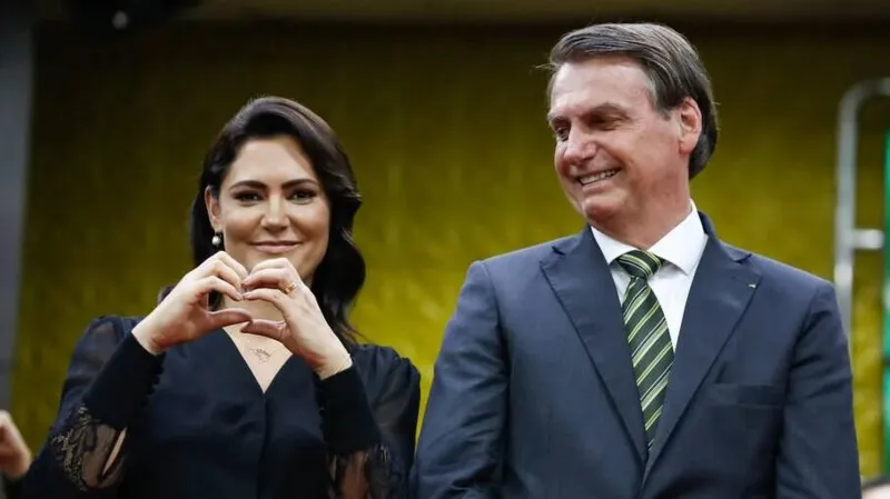 Os salários somados, garantem uma renda mensal de R$ 130,47 mil ao casal