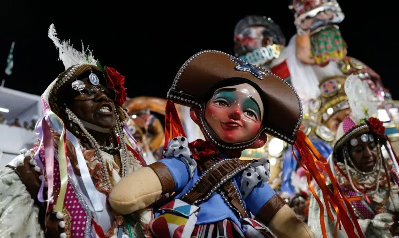 A premiação, que está prevista para começar às 20h, reconhecerá os destaques do carnaval carioca deste ano