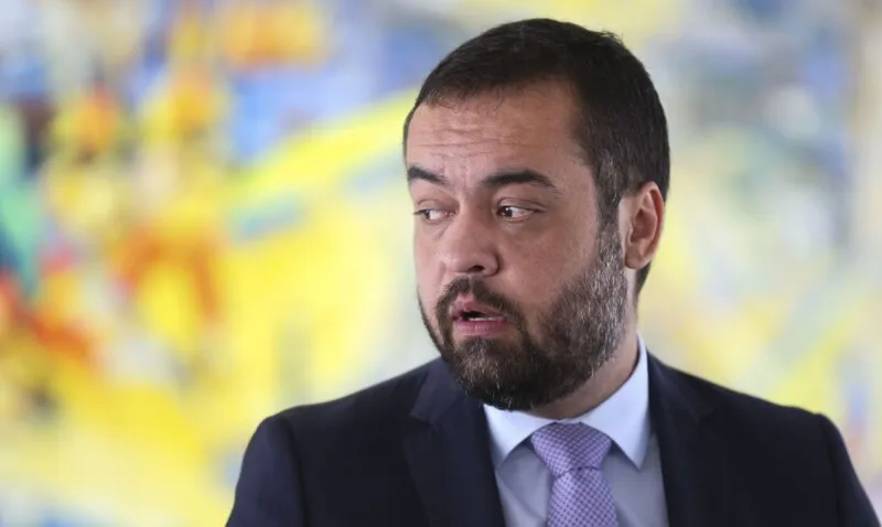 Em janeiro, o governador colocou em dia o pagamento do Sistema Integrado de Metas, pagando R$ 36,5 milhões a policiais civis e militares