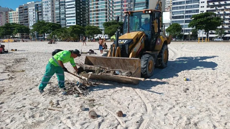 Cerca de 85 toneladas de lixo foram recolhidas das praias da cidade