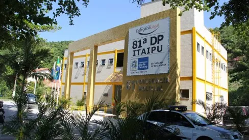 Os policiais da 81ª DP (Itaipu), prenderam nesta terça-feira (7), um homem suspeito de cometer estupros
