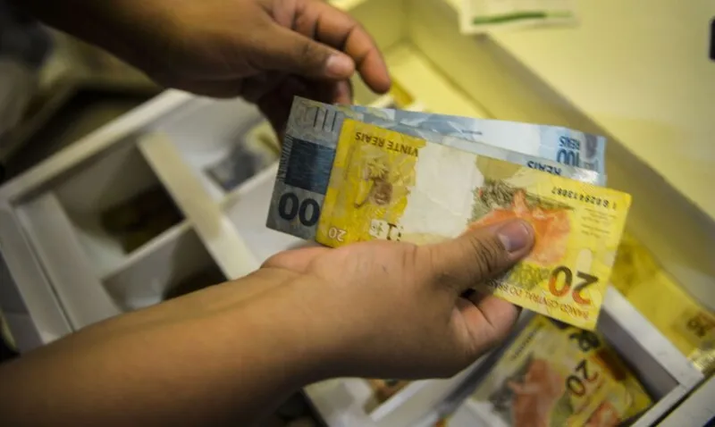 Segundo o BC, cerca de 38 milhões de pessoas físicas e 2 milhões de pessoas jurídicas têm R$ 6 bilhões a receber