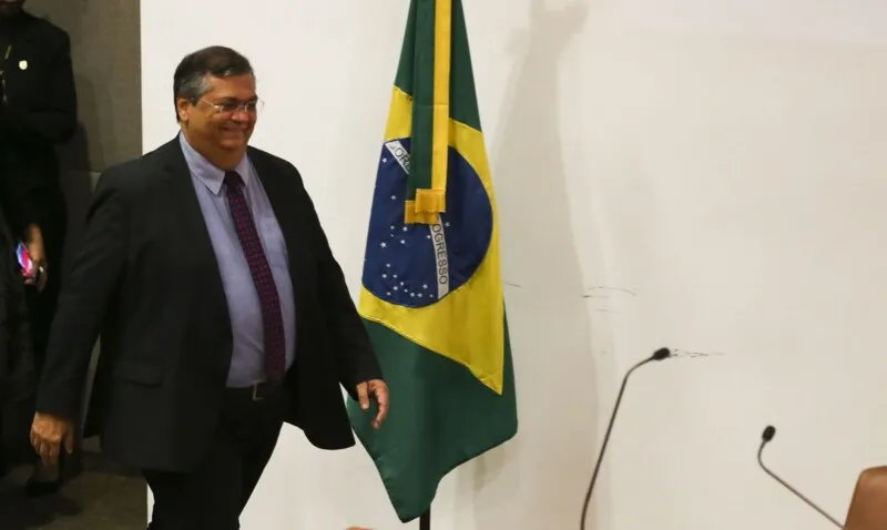Dança da cadeira na PRF e PF