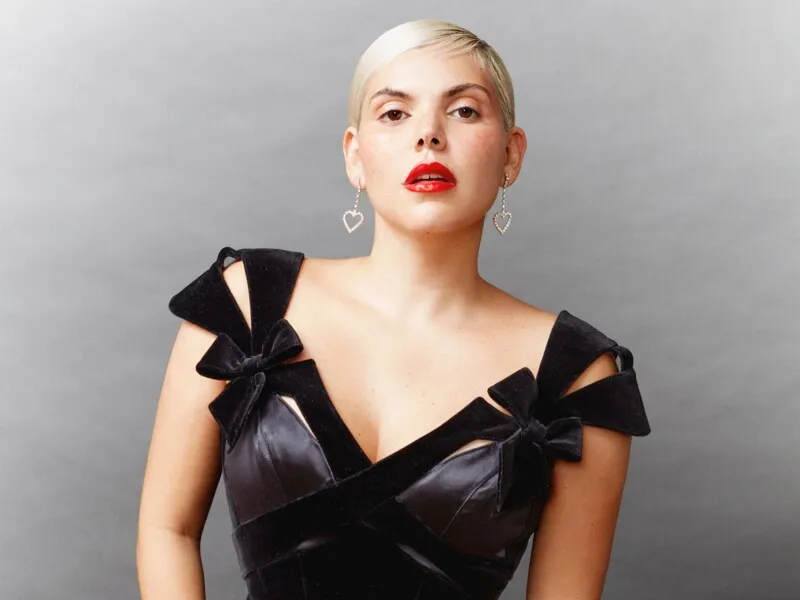 A cantora pernambucana Duda Beat abre o primeiro dia de programação