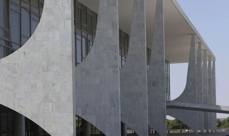 A retirada dessas empresas de programas de desestatização era uma promessa de campanha do presidente