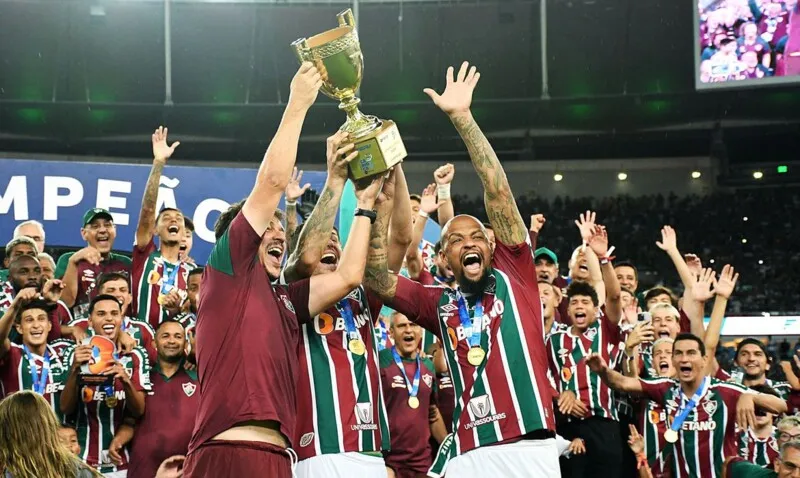 O Fluminense chegou a 33 taças estaduais, diminuindo a diferença para o próprio Flamengo