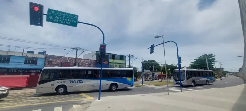 Ônibus não estão podendo circular por todo o bairro