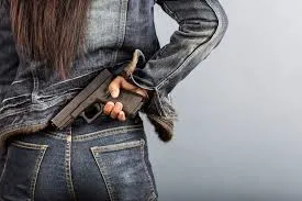 Para o autor do PL, a iniciativa proporciona à mulher que está em iminente risco de sofrer violência “um meio para que ela própria exerça defesa"