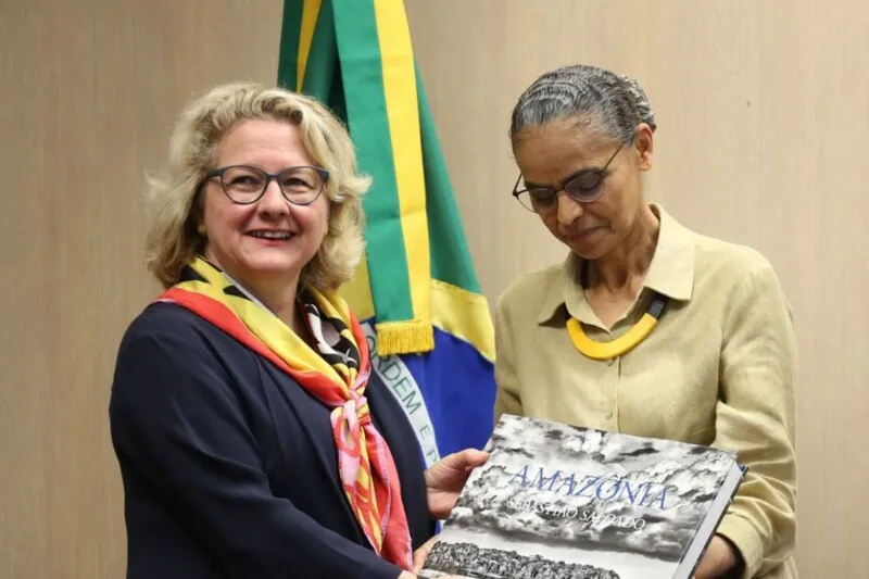 A ministra do Meio Ambiente, Marina Silva , ao lado da ministra alemã , Svenja Schulze.