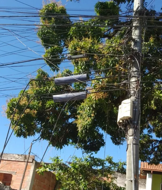 Usuários de droga furtam cabos e deixam vizinhança sem internet e telefone