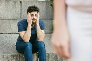 Pesquisas têm mostrado que pessoas com menos laços sociais podem levar a taxas de mortalidade mais elevadas devido à falta de apoio emocional
