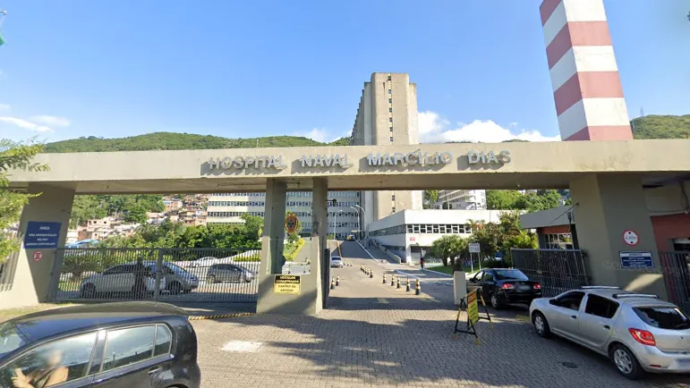 Vítima foi levada para Hospital Naval Marcílio Dias