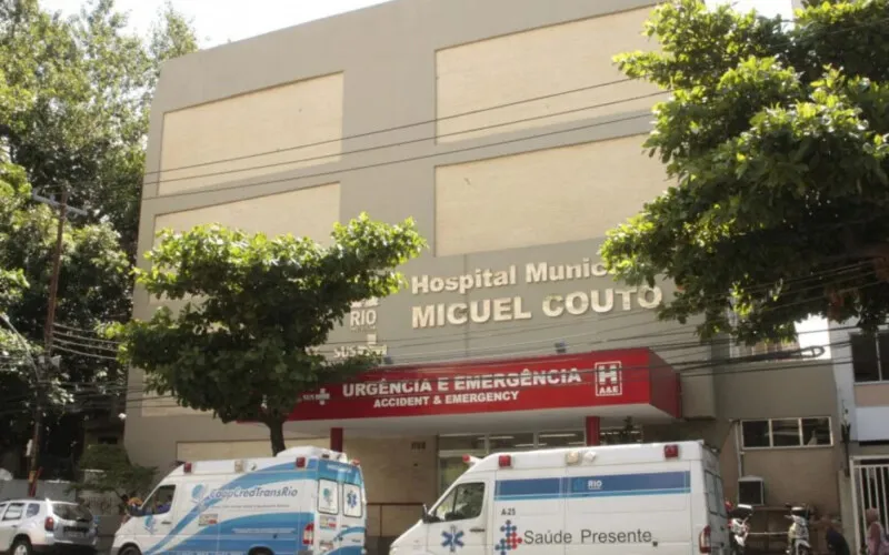 A idosa, desacordada, foi encaminhada para o Hospital Municipal Miguel Couto, na Gávea; mas veio a óbito