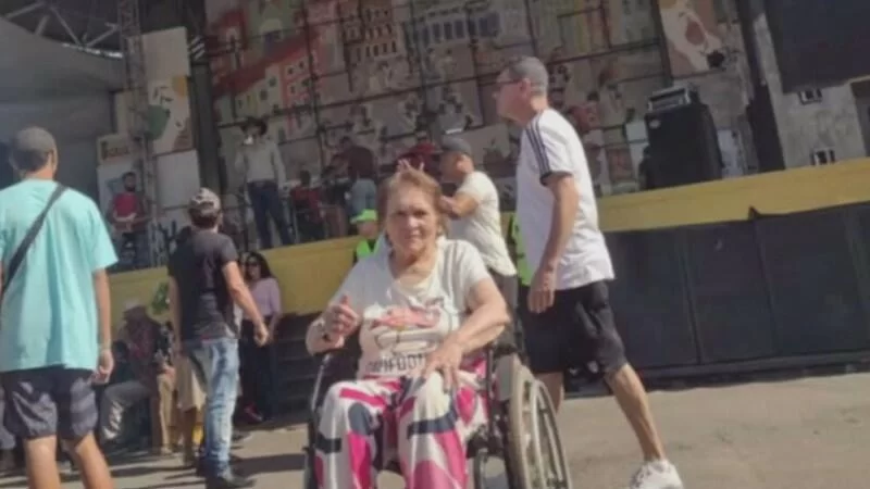 Mulher chegou a ser levada para o Hospital Souza Aguiar, mas não resistiu aos ferimentos