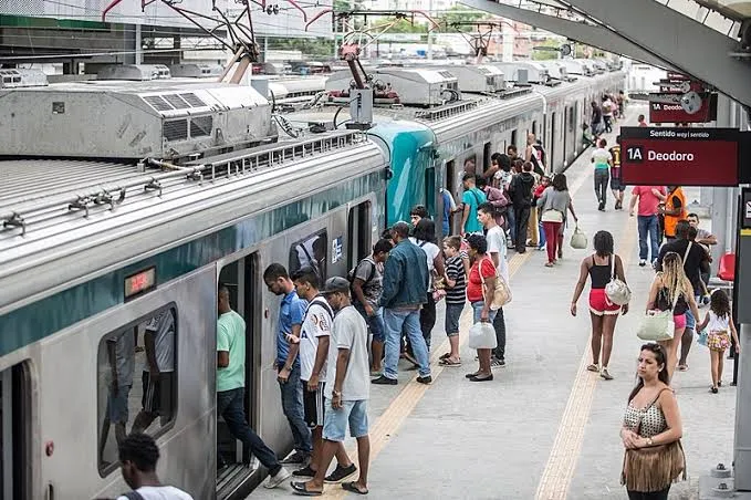 O aumento da passagem de trem foi adiado para a próxima quinta-feira (9)