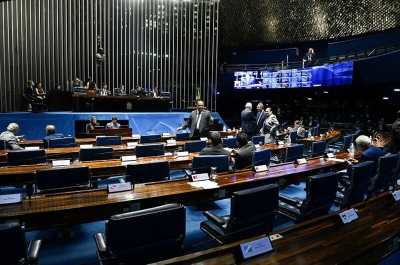Aprovado na forma de um substitutivo que veio da Câmara dos Deputados, o texto segue agora para a sanção da Presidência da República