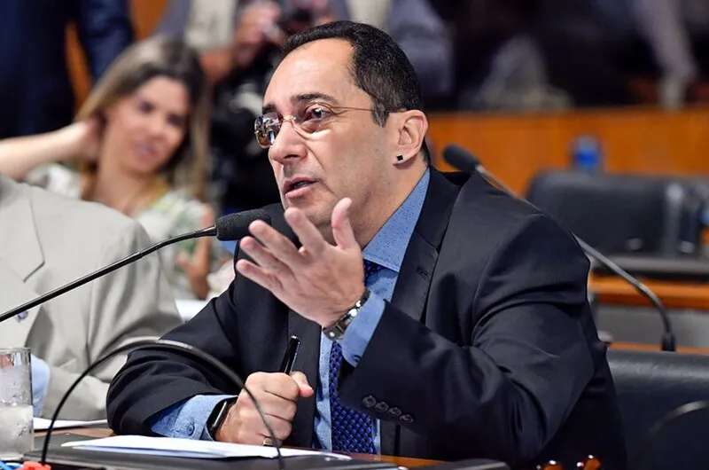 O senador Jorge Kajuru é o autor do projeto