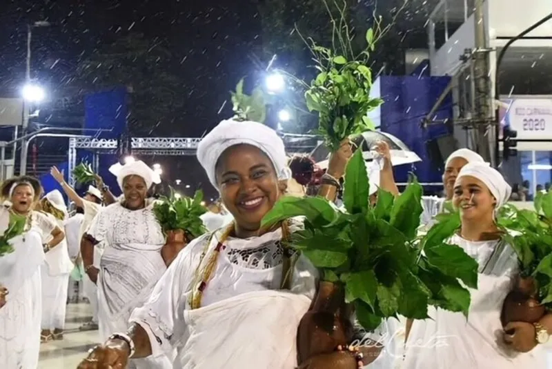 O ritual acontece antes do Carnaval para emanar energias positivas para a festa