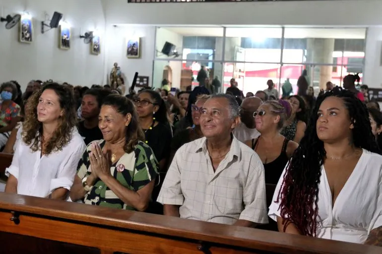 Na primeira fila, a filha de Marielle, Luyara; os pais, Antônio Francisco da Silva Neto e Marinete da Silva; além da viúva , a vereadora Monica Benício
