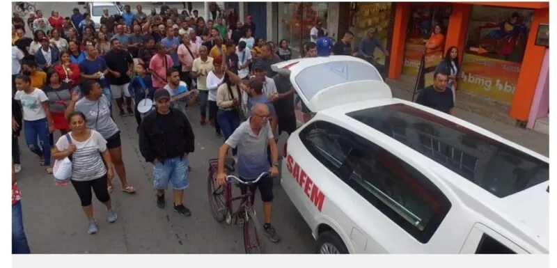 Segundo o irmão de Bino, a família tem essa tradição de velório, ao som da bateria